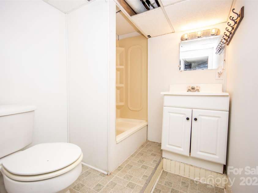 224 Mountain View Road, Statesville, NC 28625.  MLS# CAR4278569, YatesRealty ID 35159. 