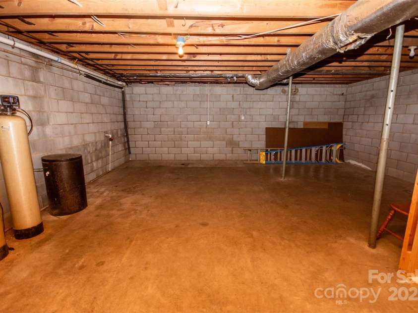 224 Mountain View Road, Statesville, NC 28625.  MLS# CAR4278569, YatesRealty ID 35159. 