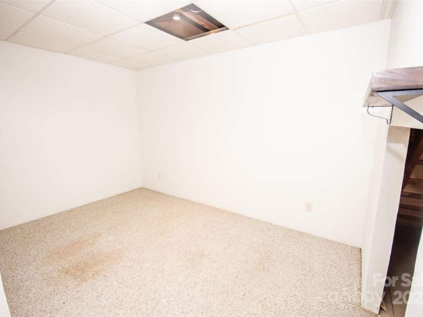 224 Mountain View Road, Statesville, NC 28625.  MLS# CAR4278569, YatesRealty ID 35159. 