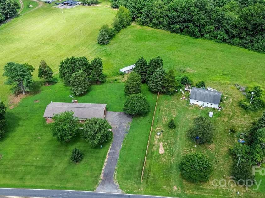 224 Mountain View Road, Statesville, NC 28625.  MLS# CAR4278569, YatesRealty ID 35159. 