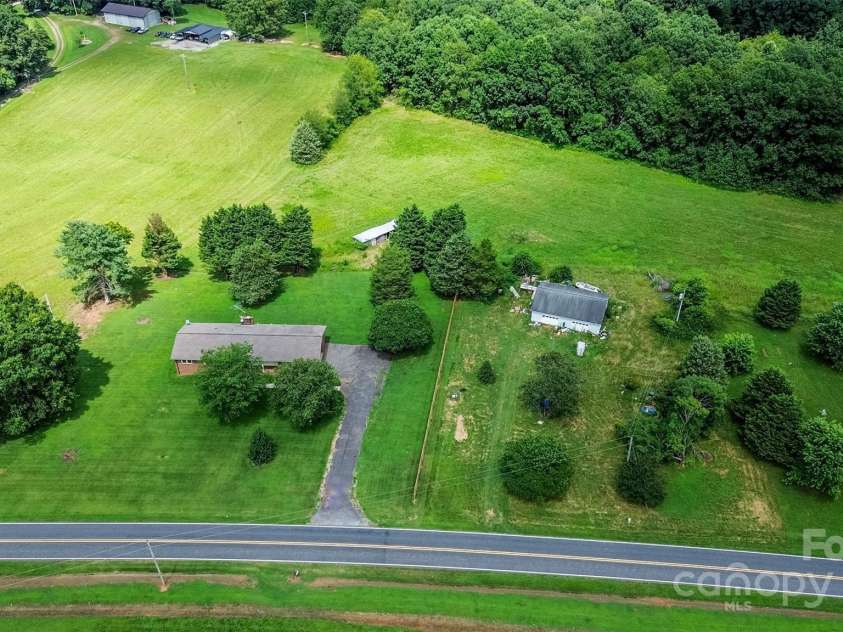 224 Mountain View Road, Statesville, NC 28625.  MLS# CAR4278569, YatesRealty ID 35159. 