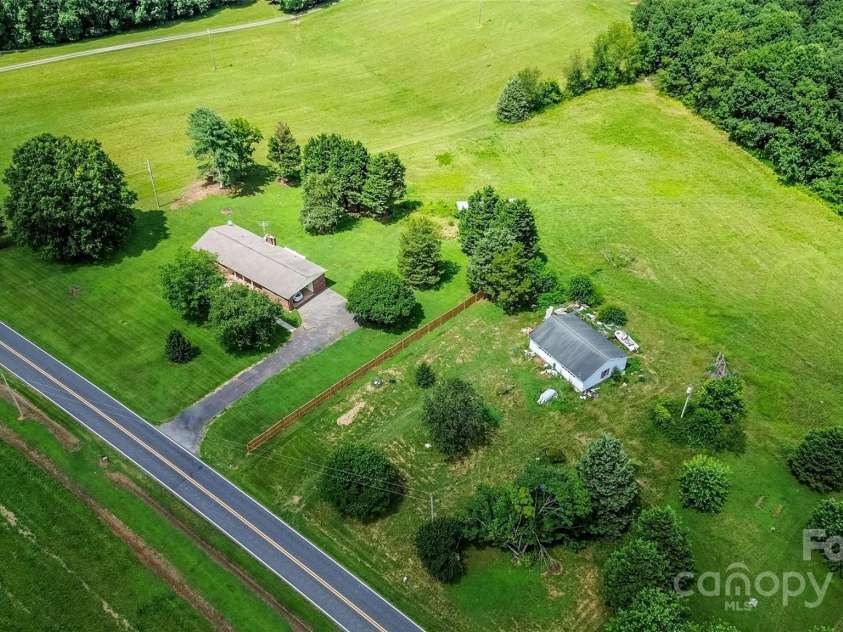 224 Mountain View Road, Statesville, NC 28625.  MLS# CAR4278569, YatesRealty ID 35159. 