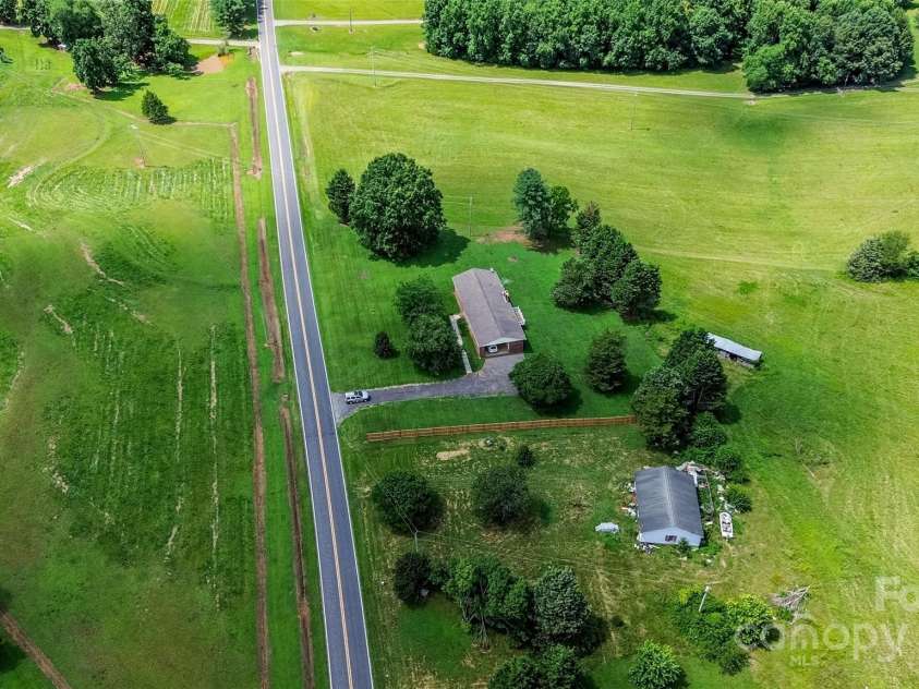 224 Mountain View Road, Statesville, NC 28625.  MLS# CAR4278569, YatesRealty ID 35159. 