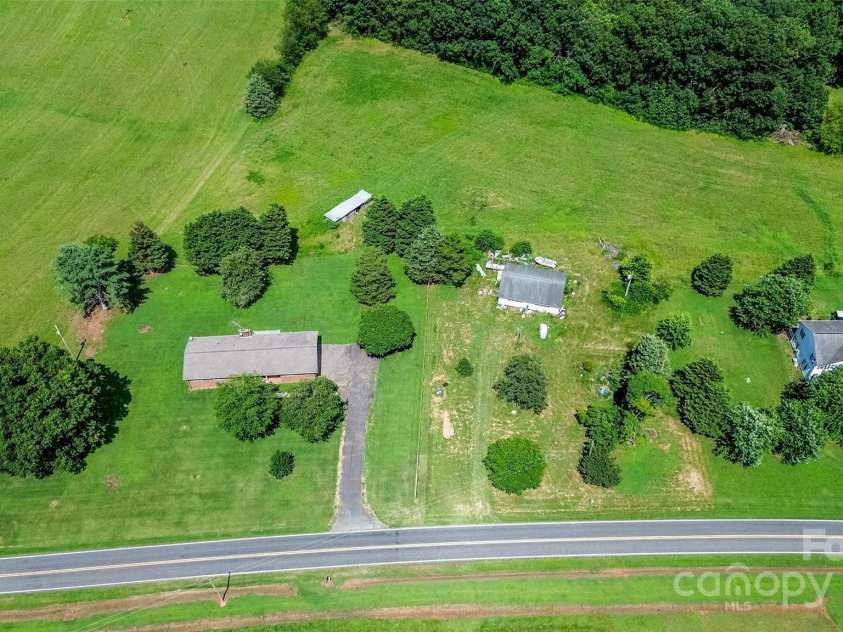 224 Mountain View Road, Statesville, NC 28625.  MLS# CAR4278569, YatesRealty ID 35159. 