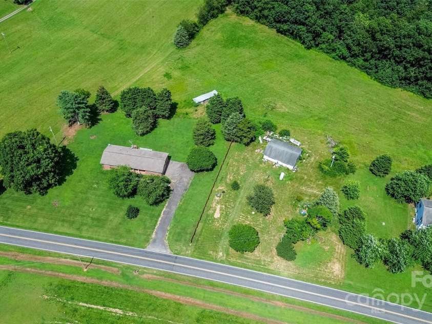 224 Mountain View Road, Statesville, NC 28625.  MLS# CAR4278569, YatesRealty ID 35159. 