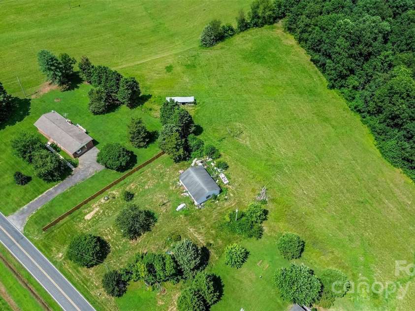 224 Mountain View Road, Statesville, NC 28625.  MLS# CAR4278569, YatesRealty ID 35159. 
