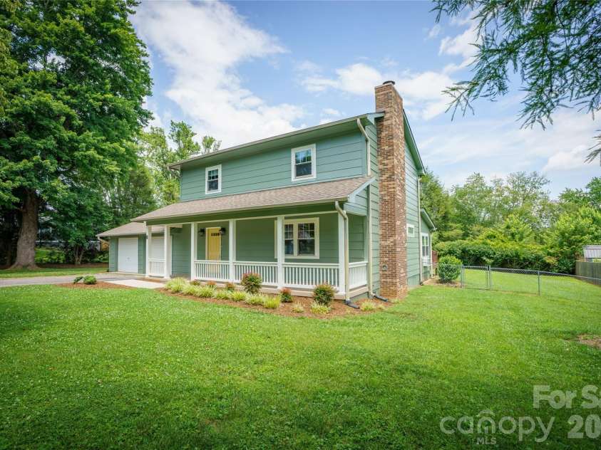 8 Wedgewood Drive, Mills River, NC 28759.  MLS# CAR4398096, YatesRealty ID 35159. 