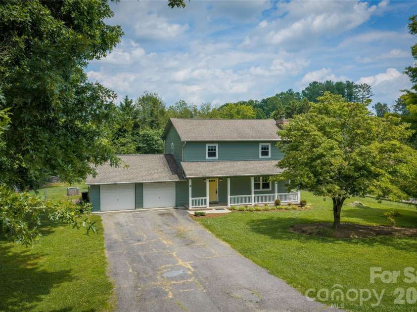 8 Wedgewood Drive, Mills River, NC 28759.  MLS# CAR4398096, YatesRealty ID 35159. 