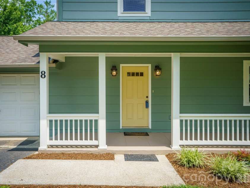 8 Wedgewood Drive, Mills River, NC 28759.  MLS# CAR4398096, YatesRealty ID 35159. Welcome home!