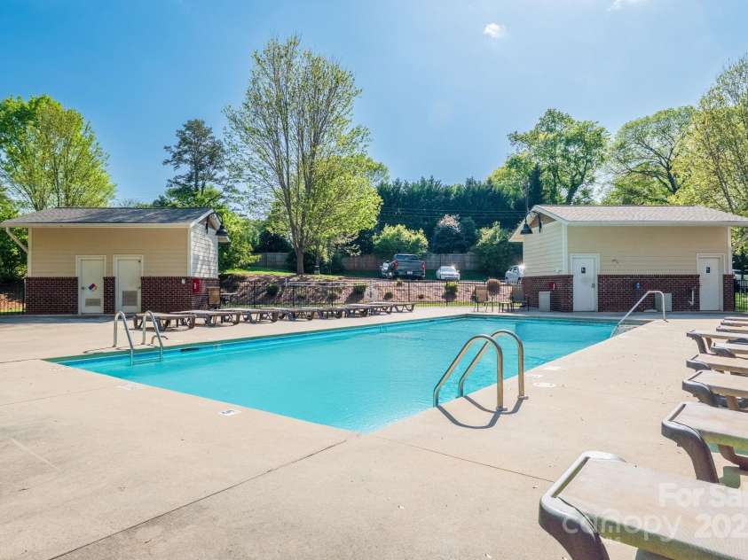 1000 Woodlawn Road, Charlotte, NC 28209.  MLS# CAR4252835, YatesRealty ID 3516. 