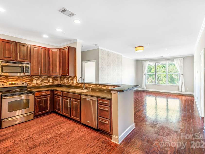 1000 Woodlawn Road, Charlotte, NC 28209.  MLS# CAR4252835, YatesRealty ID 3516. 
