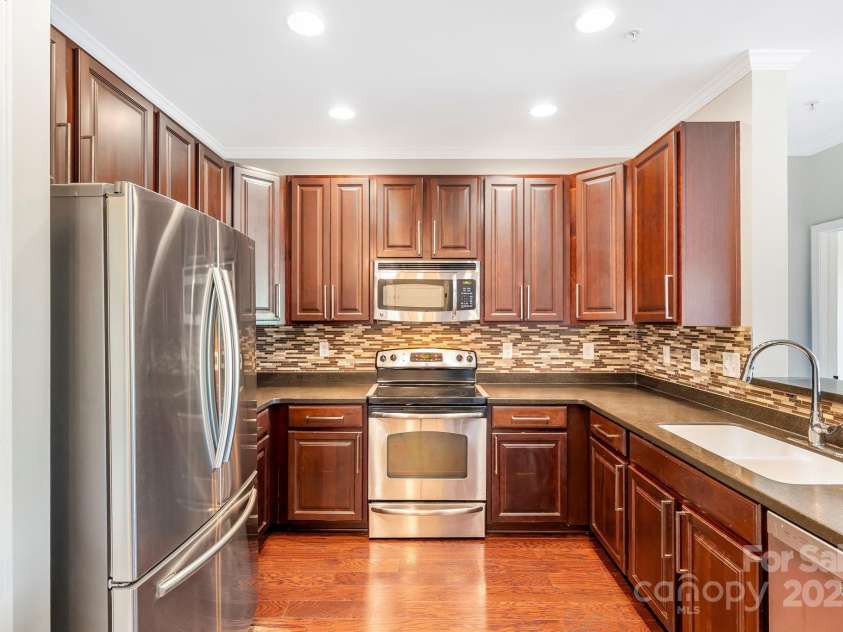 1000 Woodlawn Road, Charlotte, NC 28209.  MLS# CAR4252835, YatesRealty ID 3516. 