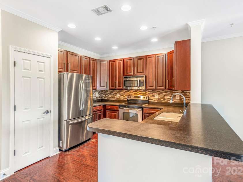 1000 Woodlawn Road, Charlotte, NC 28209.  MLS# CAR4252835, YatesRealty ID 3516. 