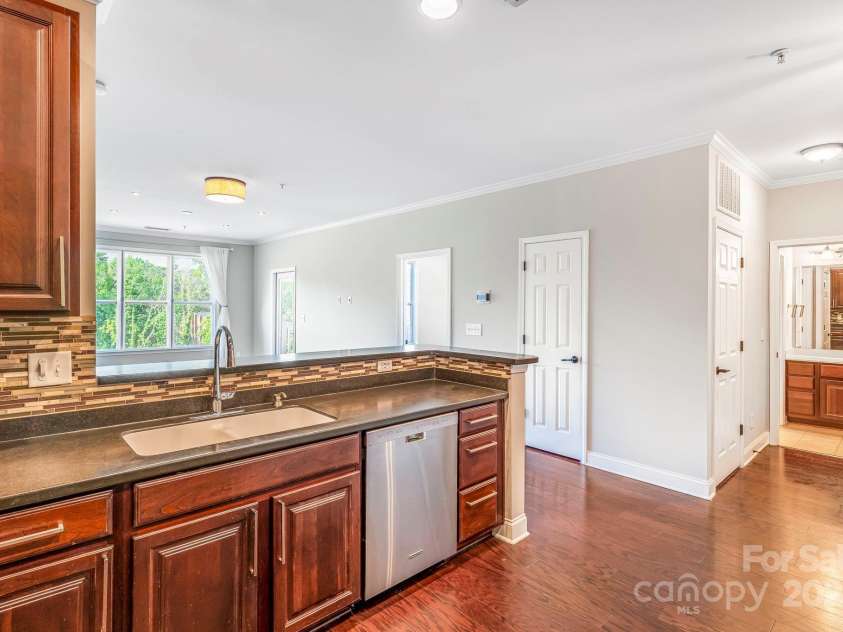 1000 Woodlawn Road, Charlotte, NC 28209.  MLS# CAR4252835, YatesRealty ID 3516. 