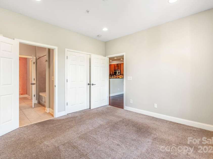 1000 Woodlawn Road, Charlotte, NC 28209.  MLS# CAR4252835, YatesRealty ID 3516. 