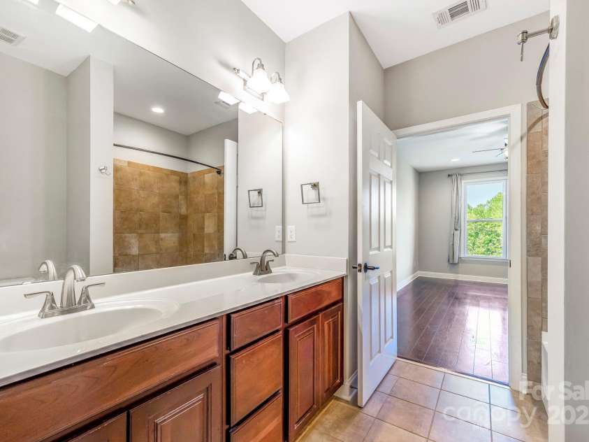 1000 Woodlawn Road, Charlotte, NC 28209.  MLS# CAR4252835, YatesRealty ID 3516. 