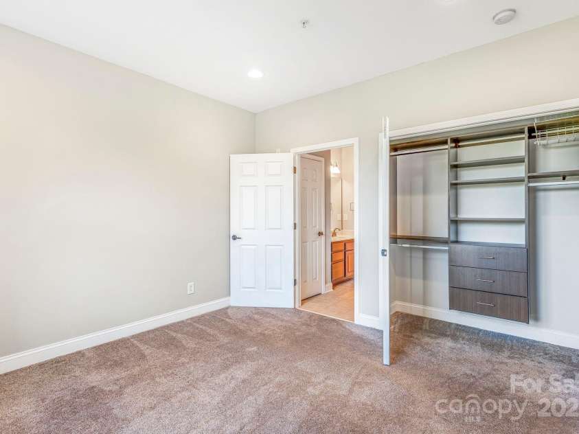 1000 Woodlawn Road, Charlotte, NC 28209.  MLS# CAR4252835, YatesRealty ID 3516. 