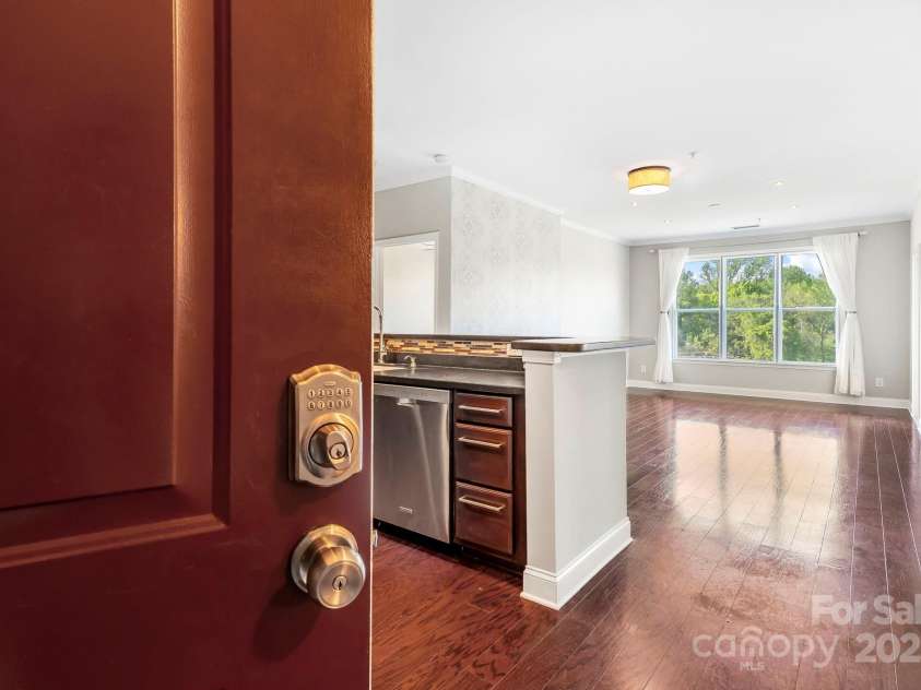1000 Woodlawn Road, Charlotte, NC 28209.  MLS# CAR4252835, YatesRealty ID 3516. 