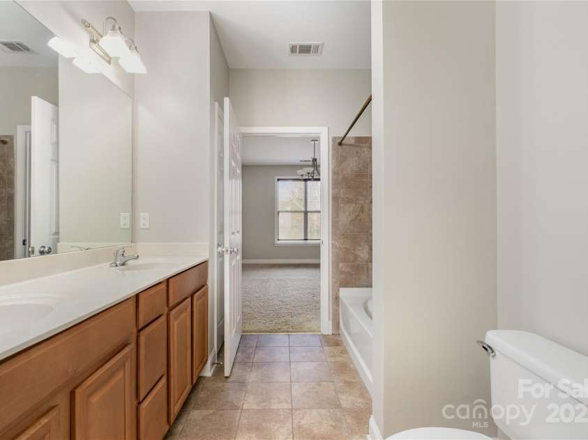 1000 Woodlawn Road, Charlotte, NC 28209.  MLS# CAR4325141, YatesRealty ID 3516. 