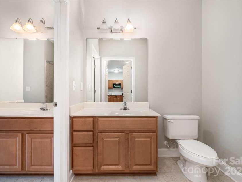 1000 Woodlawn Road, Charlotte, NC 28209.  MLS# CAR4325141, YatesRealty ID 3516. 