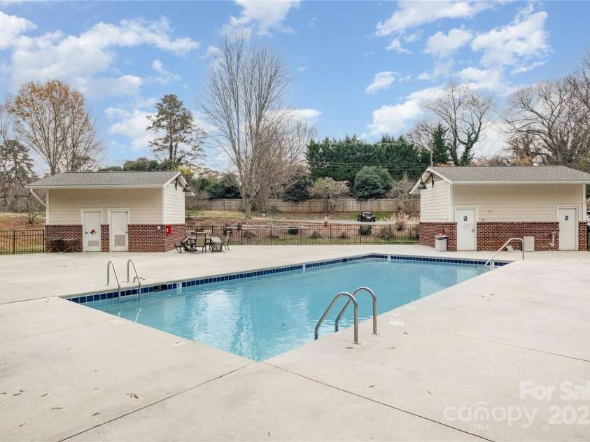 1000 Woodlawn Road, Charlotte, NC 28209.  MLS# CAR4325141, YatesRealty ID 3516. 