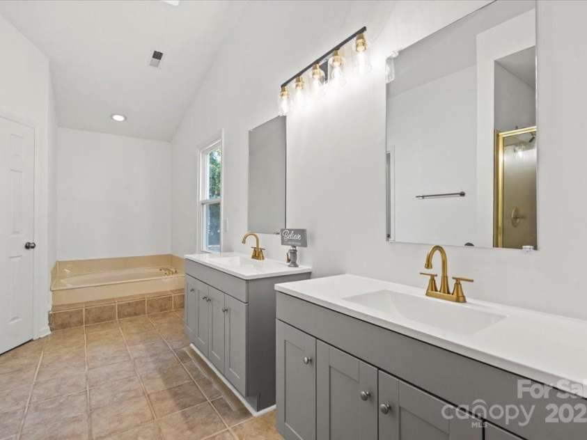 7101 Milhof Court, Charlotte, NC 28269.  MLS# CAR4318644, YatesRealty ID 3516. 