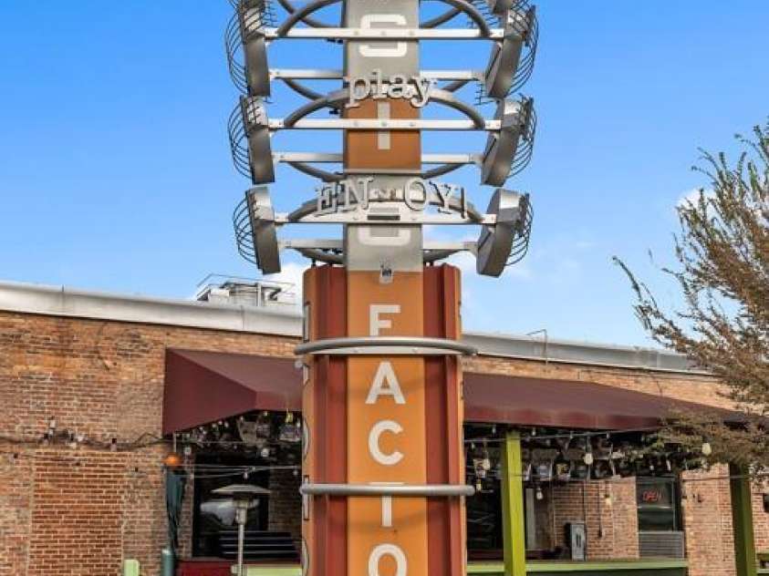 2013 Clarksdale Drive, Charlotte, NC 28206.  MLS# CAR4254067, YatesRealty ID 35166. 