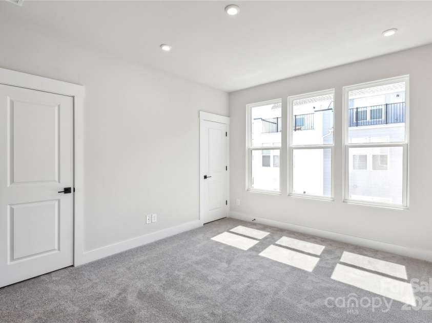 2013 Clarksdale Drive, Charlotte, NC 28206.  MLS# CAR4254067, YatesRealty ID 35166. 