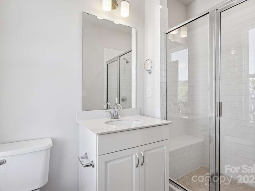 2013 Clarksdale Drive, Charlotte, NC 28206.  MLS# CAR4254067, YatesRealty ID 35166. Guest Bath