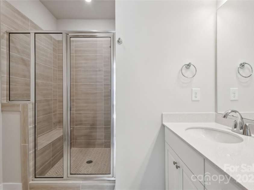 2013 Clarksdale Drive, Charlotte, NC 28206.  MLS# CAR4254067, YatesRealty ID 35166. Primary Bathroom