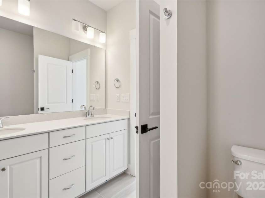 2013 Clarksdale Drive, Charlotte, NC 28206.  MLS# CAR4254067, YatesRealty ID 35166. Primary Bathroom
