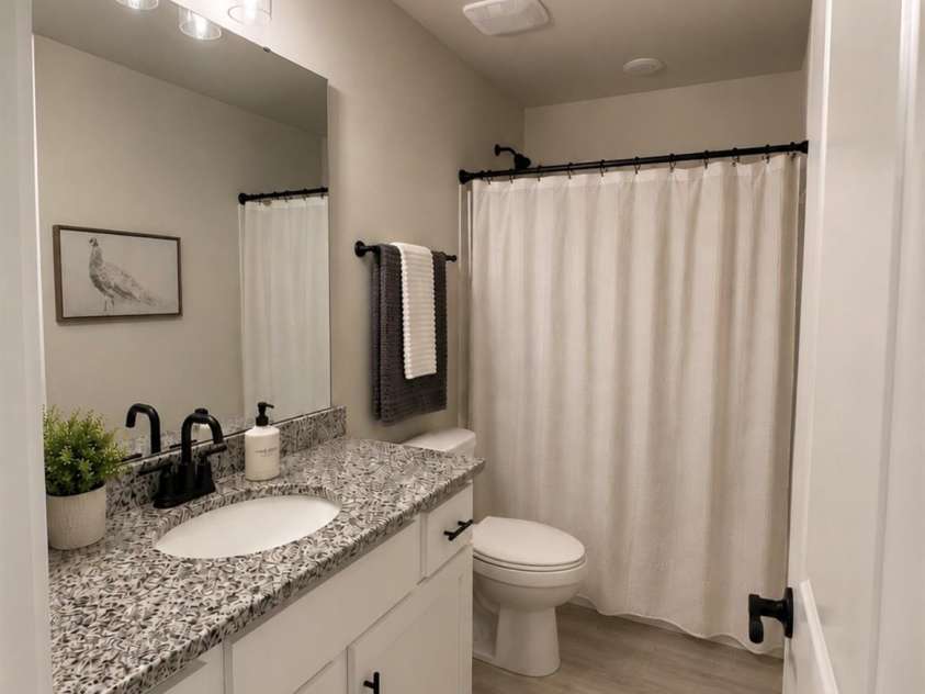 1212 Fall Day Circle, Lenoir, NC 28645.  MLS# CAR4398651, YatesRealty ID 35167. Upper Lever Full Bathroom