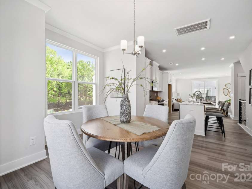 2009 Clarksdale Drive, Charlotte, NC 28206.  MLS# CAR4256471, YatesRealty ID 35167. 