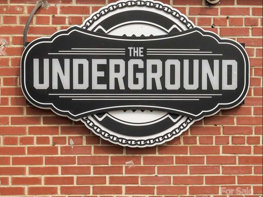 2009 Clarksdale Drive, Charlotte, NC 28206.  MLS# CAR4256471, YatesRealty ID 35167. 