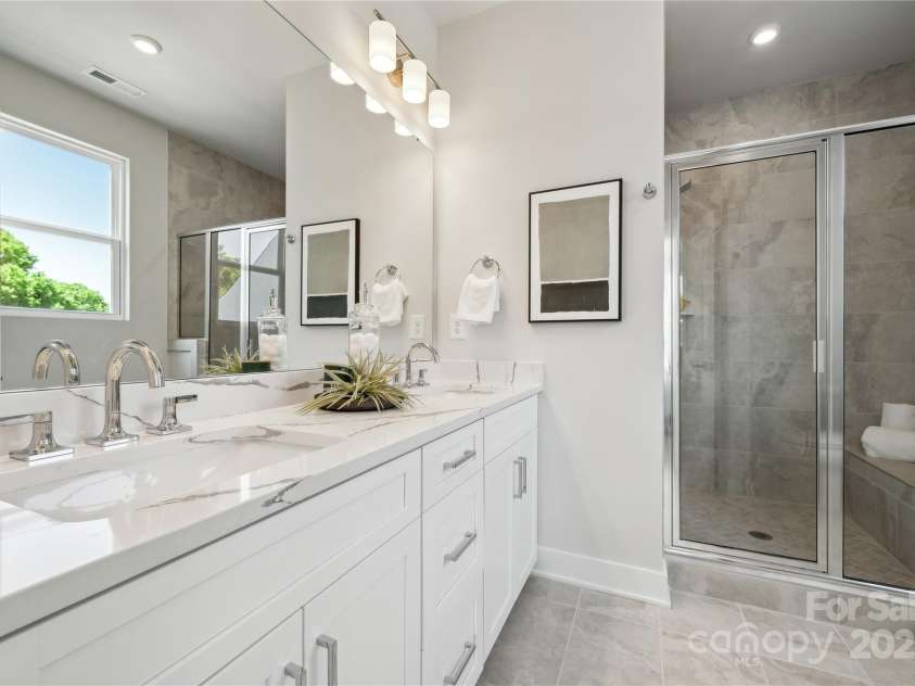 2009 Clarksdale Drive, Charlotte, NC 28206.  MLS# CAR4256471, YatesRealty ID 35167. Owners' Bath