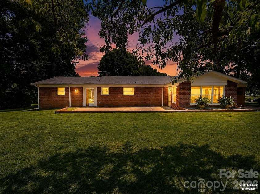 706 Hedrick Drive, Statesville, NC 28677.  MLS# CAR4399406, YatesRealty ID 35168. 