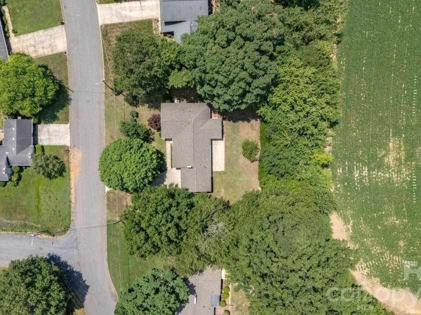 706 Hedrick Drive, Statesville, NC 28677.  MLS# CAR4399406, YatesRealty ID 35168. 