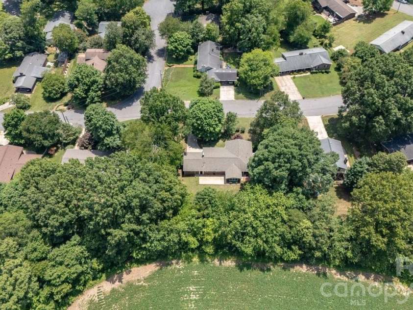 706 Hedrick Drive, Statesville, NC 28677.  MLS# CAR4399406, YatesRealty ID 35168. 
