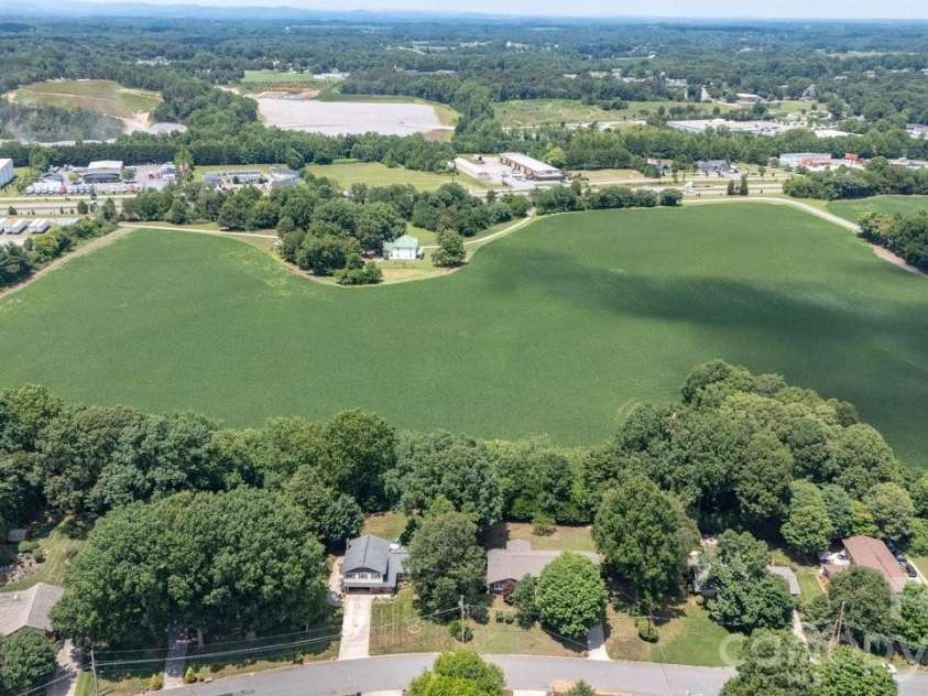706 Hedrick Drive, Statesville, NC 28677.  MLS# CAR4399406, YatesRealty ID 35168. 