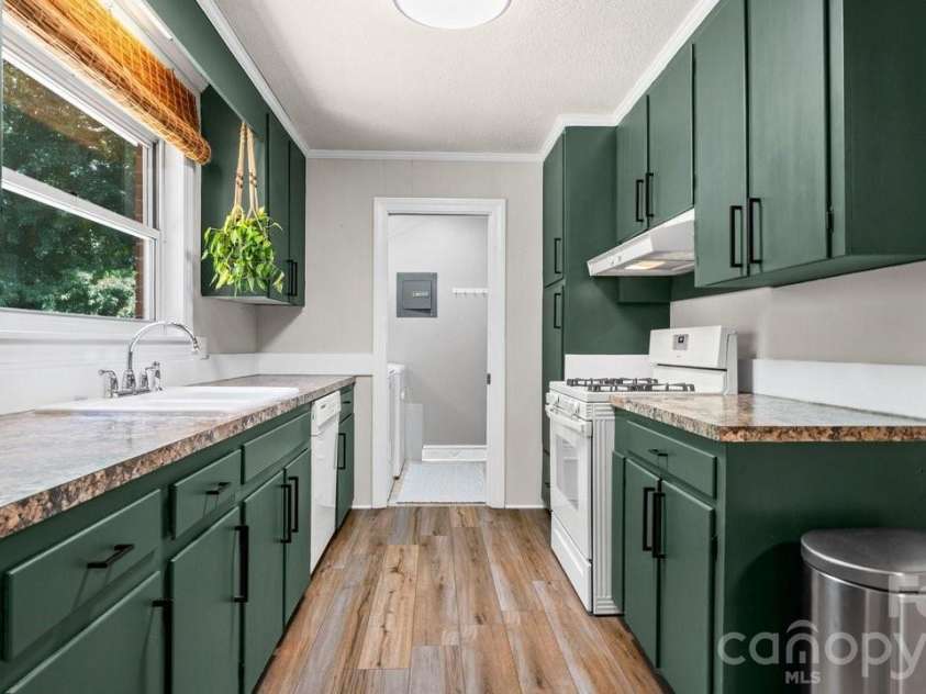 706 Hedrick Drive, Statesville, NC 28677.  MLS# CAR4399406, YatesRealty ID 35168. 