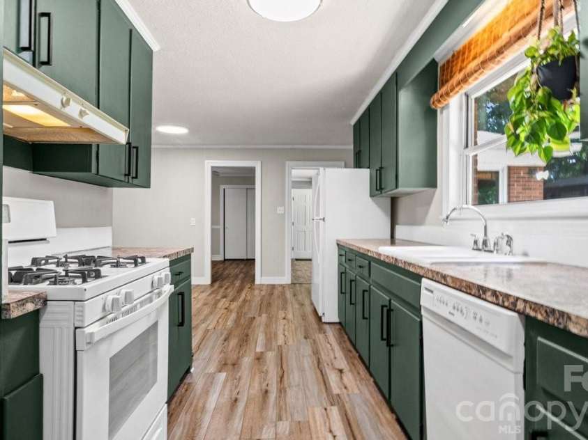 706 Hedrick Drive, Statesville, NC 28677.  MLS# CAR4399406, YatesRealty ID 35168. 