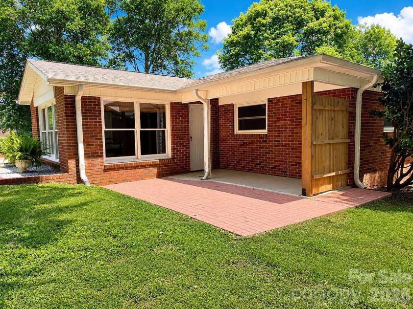 706 Hedrick Drive, Statesville, NC 28677.  MLS# CAR4399406, YatesRealty ID 35168. Additional Back Patio