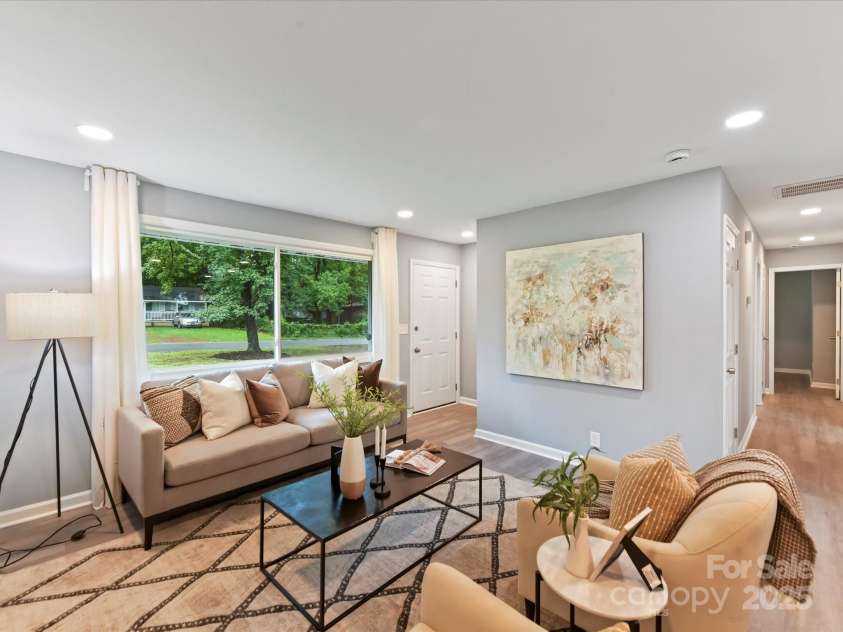 2508 Carrington Court, Charlotte, NC 28208.  MLS# CAR4288824, YatesRealty ID 35169. Plenty of room for gathering of family and friends