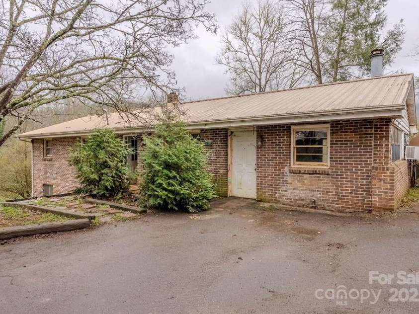 170 Clifton Avenue, Bryson City, NC 28713.  MLS# CAR4332126, YatesRealty ID 3517. 