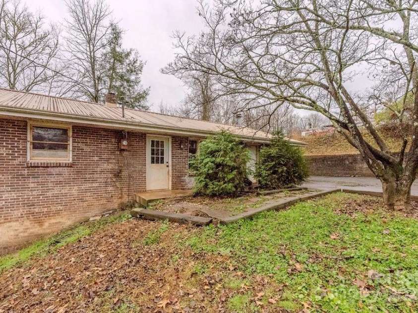 170 Clifton Avenue, Bryson City, NC 28713.  MLS# CAR4332126, YatesRealty ID 3517. 