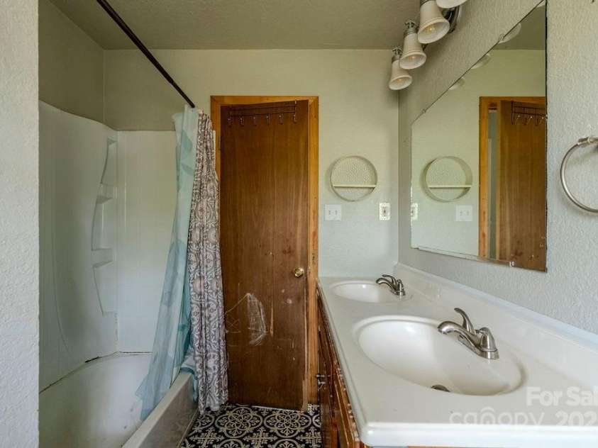 170 Clifton Avenue, Bryson City, NC 28713.  MLS# CAR4332126, YatesRealty ID 3517. 