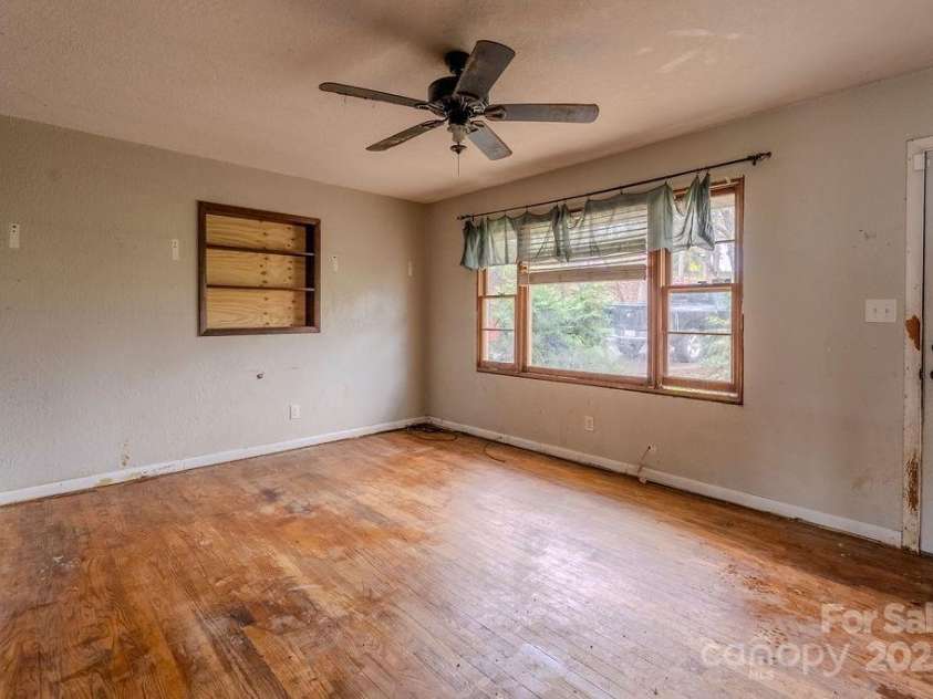 170 Clifton Avenue, Bryson City, NC 28713.  MLS# CAR4332126, YatesRealty ID 3517. 