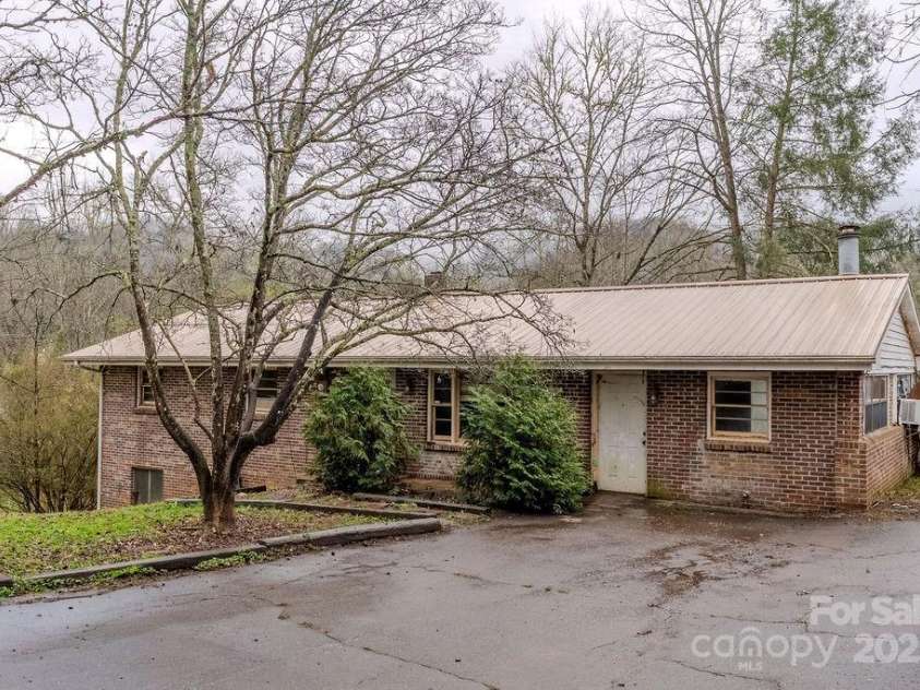 170 Clifton Avenue, Bryson City, NC 28713.  MLS# CAR4332126, YatesRealty ID 3517. 