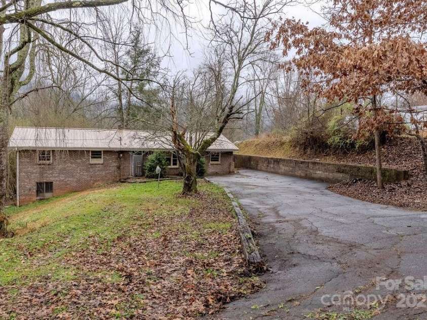 170 Clifton Avenue, Bryson City, NC 28713.  MLS# CAR4332126, YatesRealty ID 3517. 