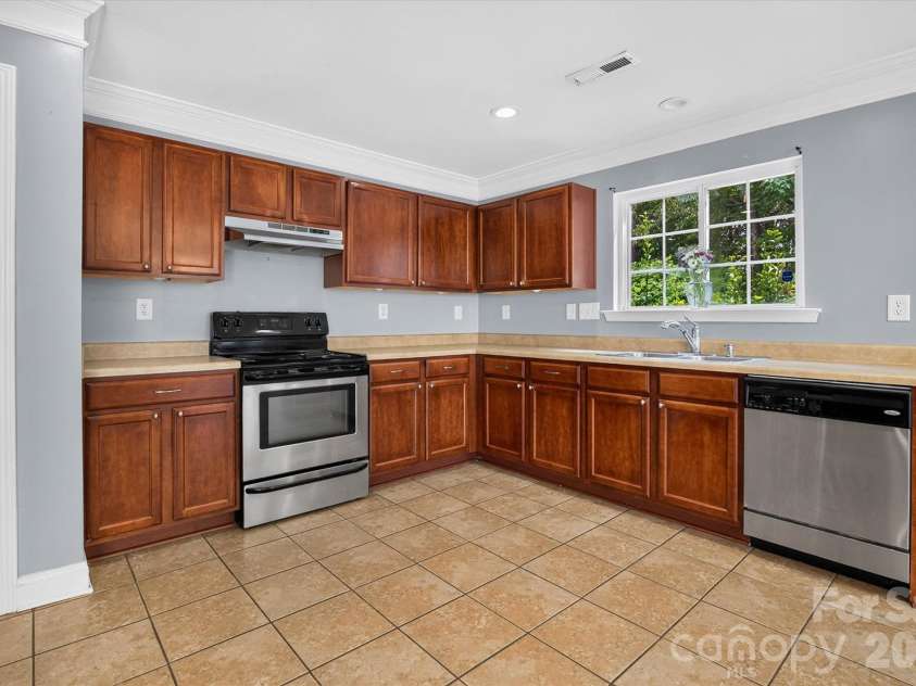 442 Tribune Drive, Charlotte, NC 28214.  MLS# CAR4399669, YatesRealty ID 35170. 